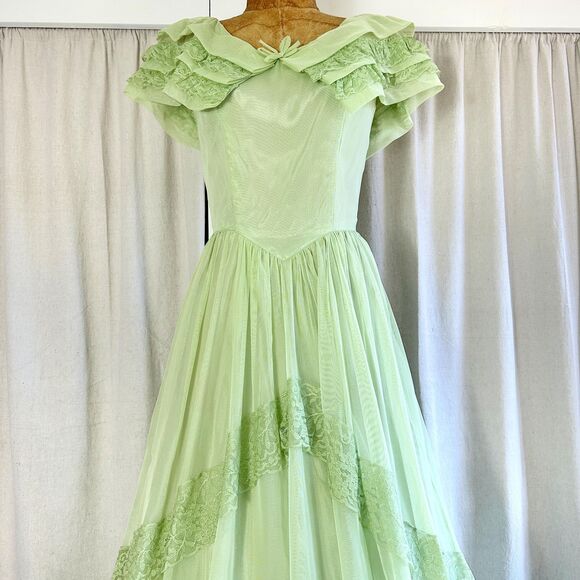 Vtg Civil War Southern Belle Celery Green Ruffled Lace Hoop Skirt Formal Gown - Picture 1 of 5